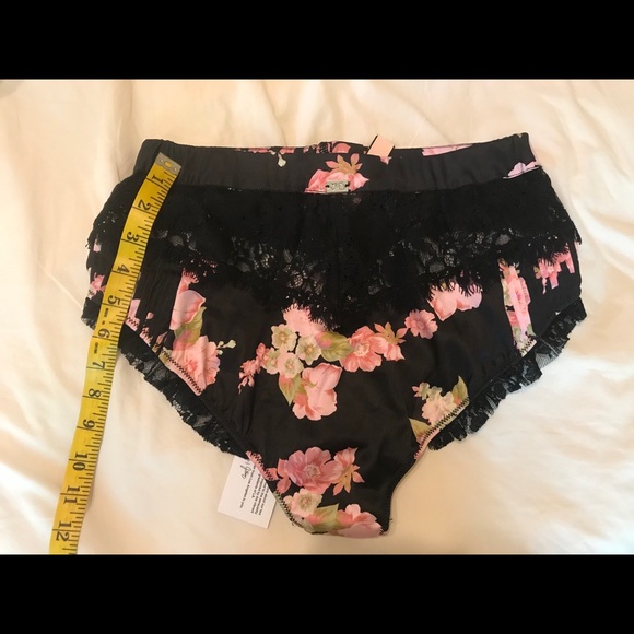 For Love  and Lemons - Picture 7 of 10